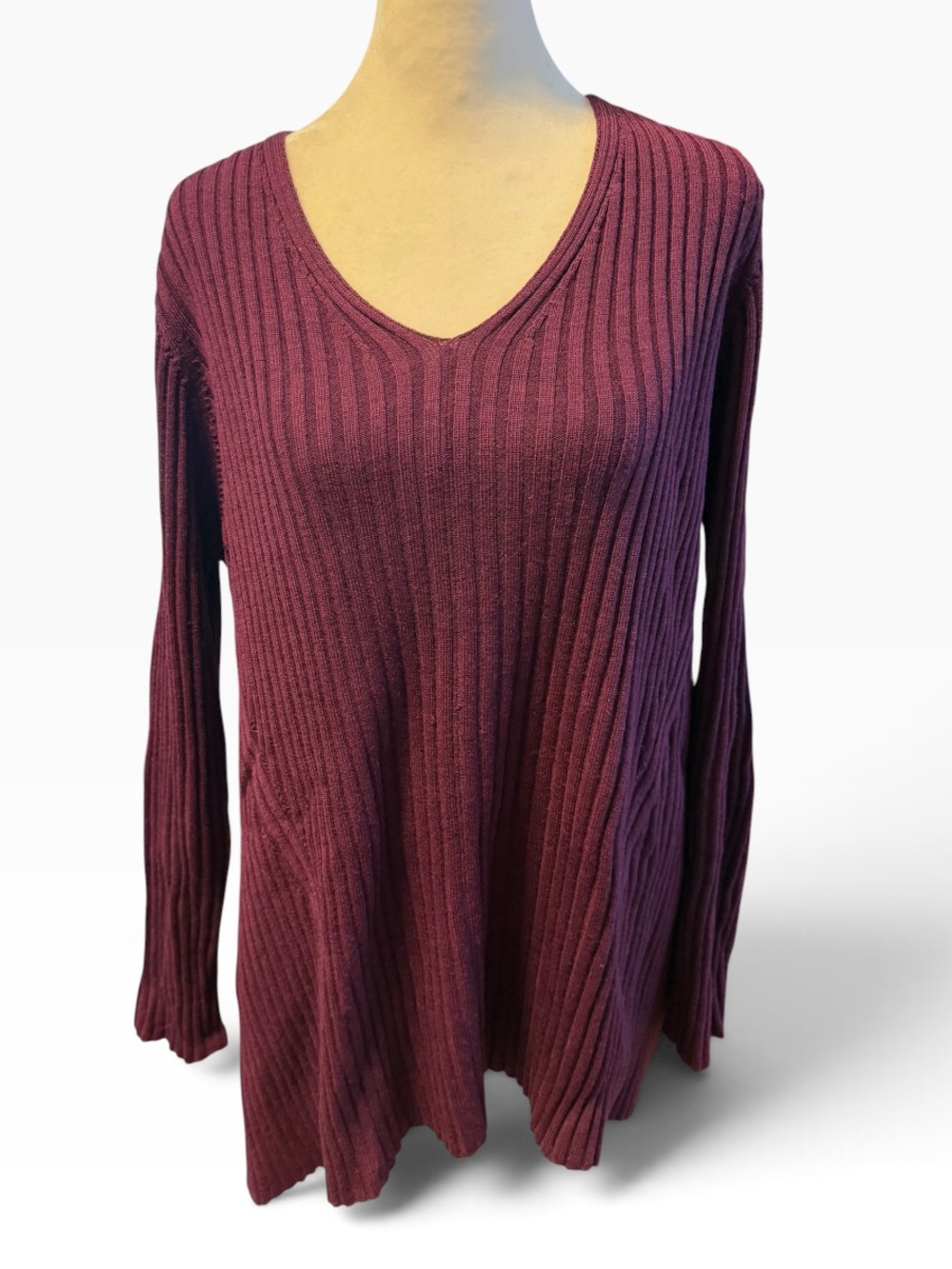 Eileen Fisher V-neck ribbed a-line merino
wool sweater. In grape. Size XL, GUC